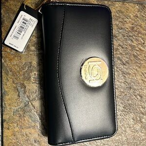Bebe Melendy zip around black wallet
Black- no box brand new with tags